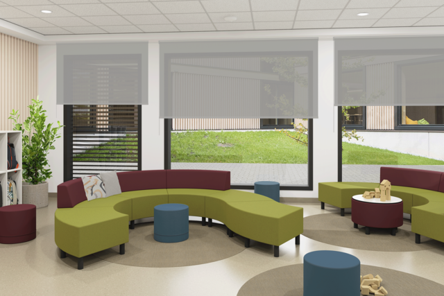 Sitzlandschaft mit runden Sofaelementen und -hockern