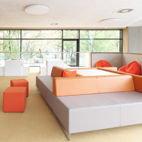 st-paulus-leseraum-loungebereich Sofas, Sitzhocker und -säcke im Lesebereich