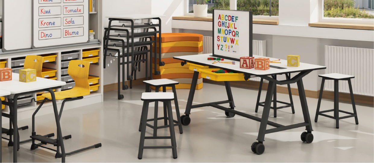FLEXLABJunior Klassenraum Buchstabenlab Arbeitstisch FLEXLAB®Junior von ASS-Einrichtungssysteme GmbH im Lernraum zum Buchstaben lernen