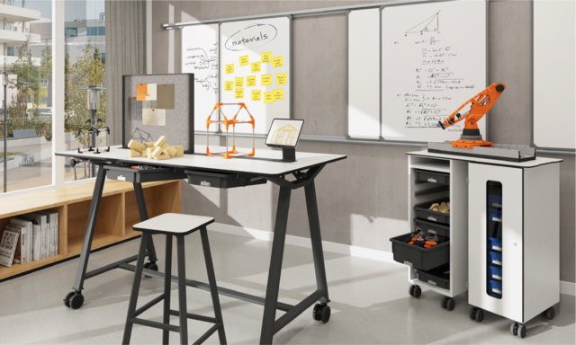 FLEXLAB im Klassenraum Arbeitstisch FLEXLAB® von ASS-Einrichtungssysteme GmbH im Lernraum für Modellbau und Brainstorming.