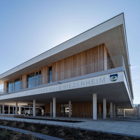 Außenansicht der Volksschule Wals-Siezenheim.
